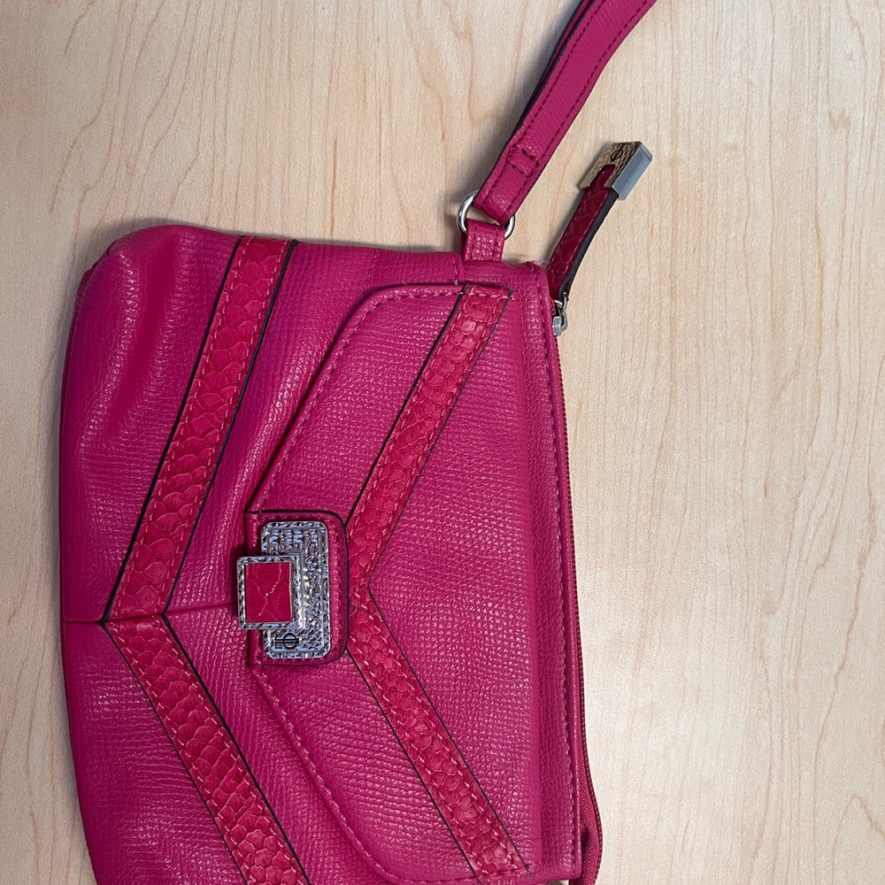 Jennifer Lopez Pink Chevron Leather Wristlet Clutch